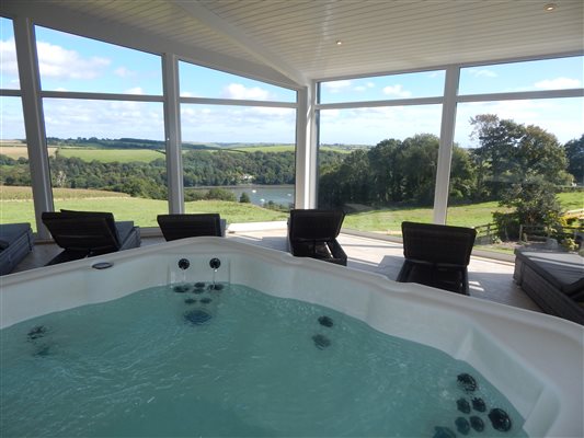 Hot tub 